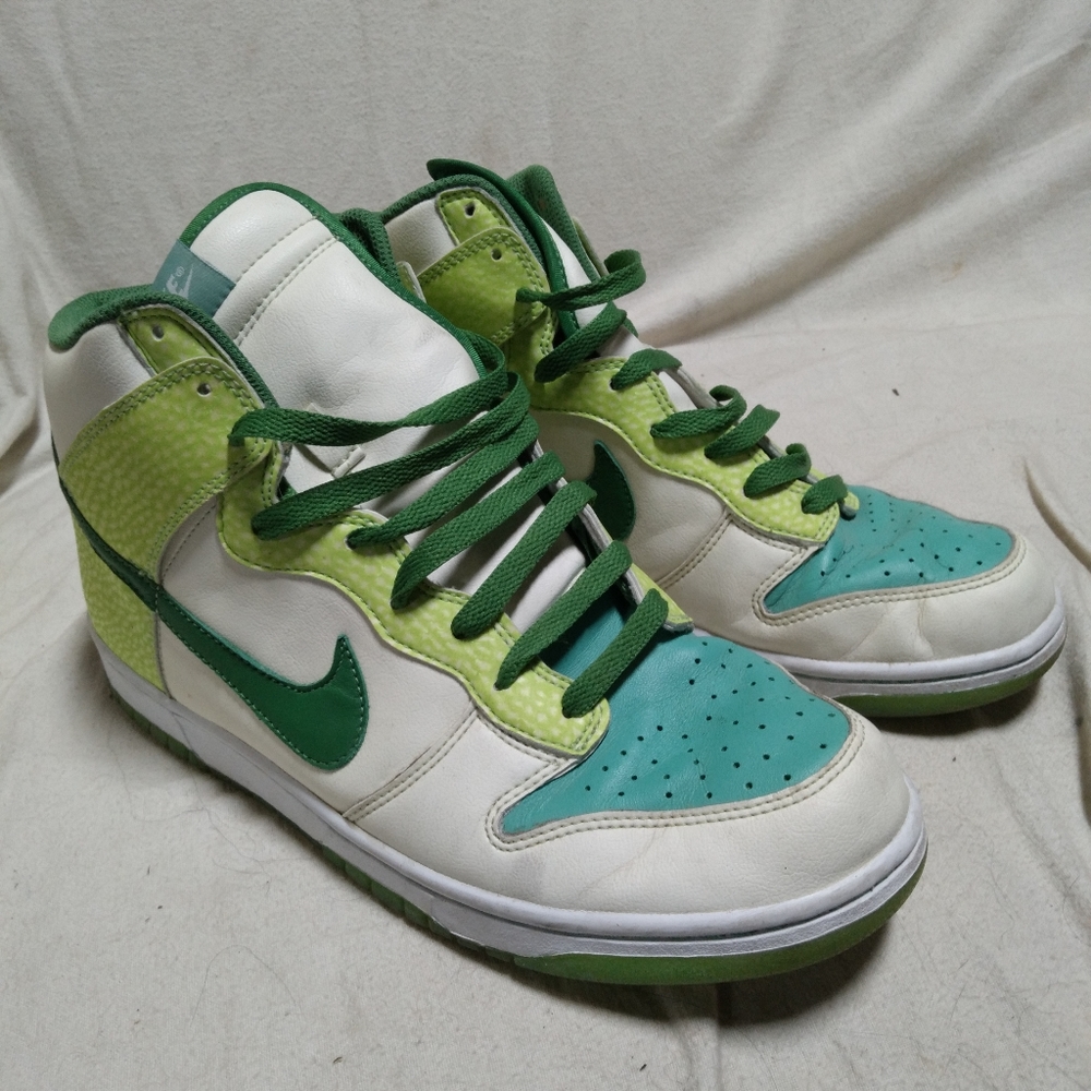 Nike dunks glow in the dark